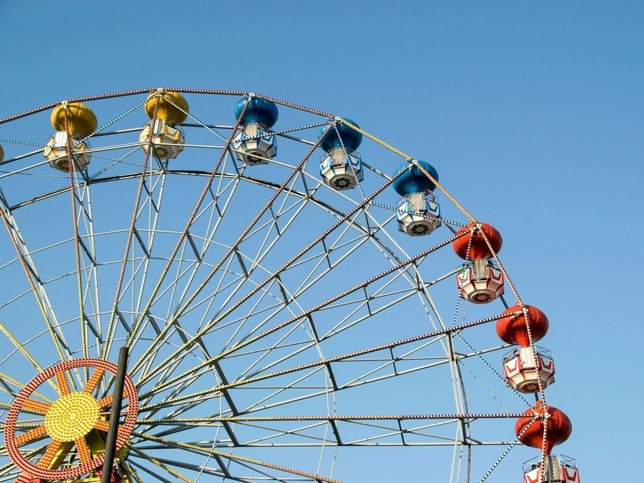 Visitantes testando os jogos de parque